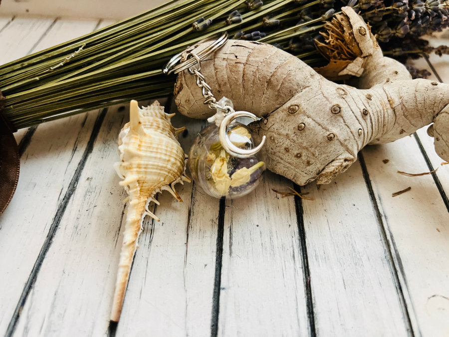 Crescent Moon Terrarium Keychain – MagicOpple